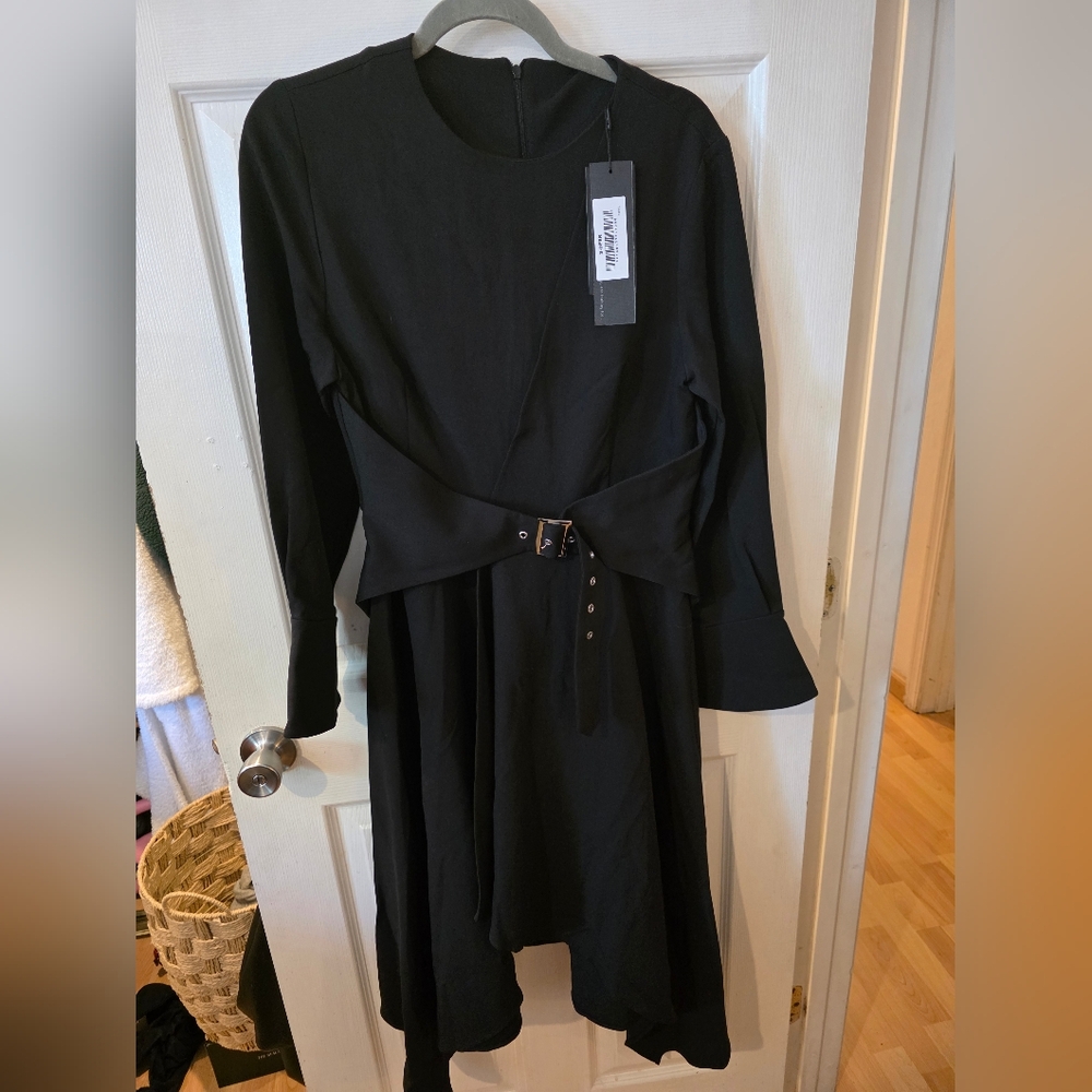 Chic Black Long-Sleeve Dress